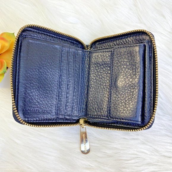 Michael Kors Small Black Saffiano Leather Continental Travel Zip Around Wallet - Picture 6 of 14